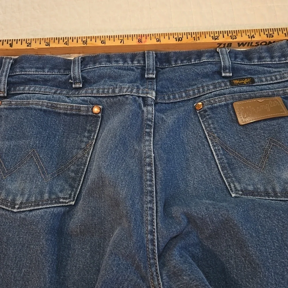 Wrangler Classic Blue Jeans with  Patch Cowboy Cut Vintage 34 X 30